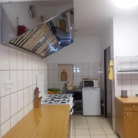 Pod świerkiem *