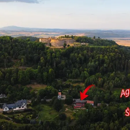 Pod świerkiem Gospodarstwo agroturystyczne *