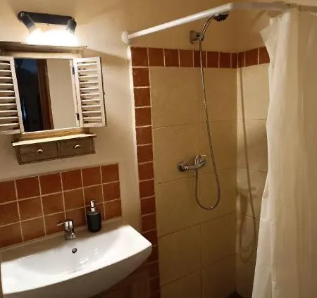 Pod świerkiem